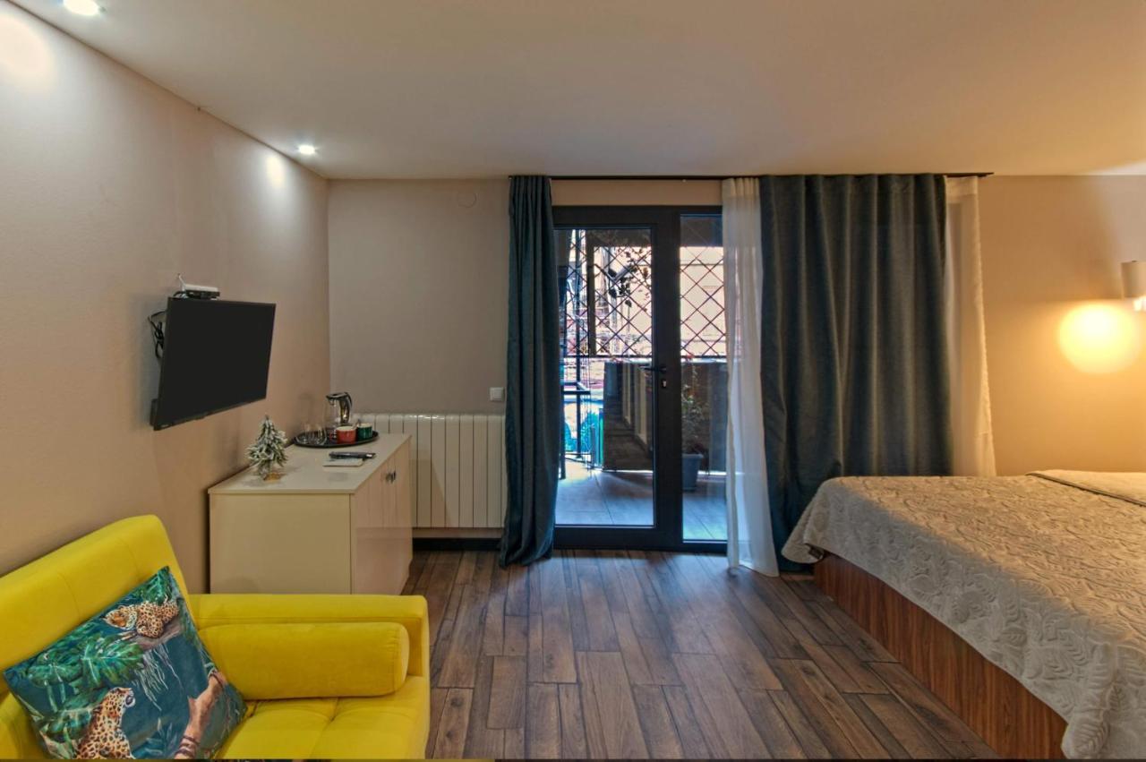 Hotel Sakhli At Chavchavadze Ave 15 Tbilisi Esterno foto